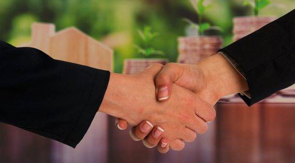 handshake, agreement, gesture-6506332.jpg