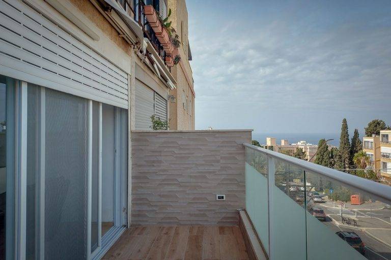 מרפסת לדירה ברחוב התמר חיפה בכרמל מערבי